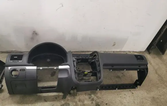 Volkswagen Golf V Dashboard 05211TI08658748
