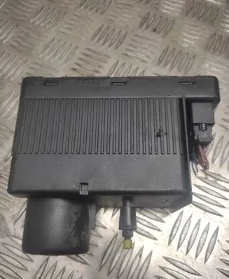 Mercedes-Benz C W202 Central locking vacuum pump 2028001048