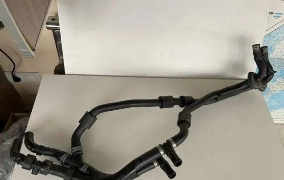 Audi Q7 4M Engine coolant pipe/hose 4M1819350