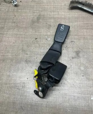 Mercedes-Benz C AMG W204 Rear seatbelt buckle A2048600469 330501210907