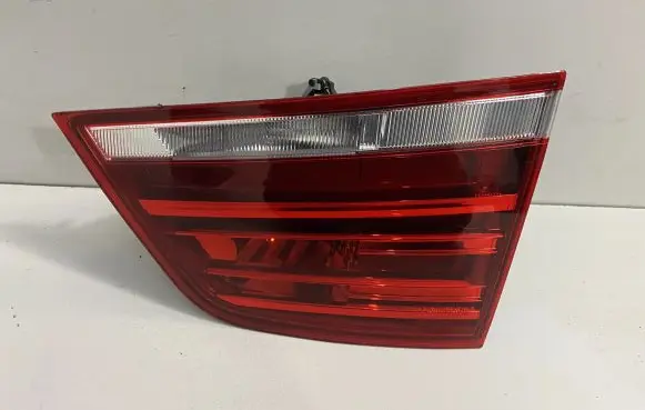 Tailgate rear/tail lights