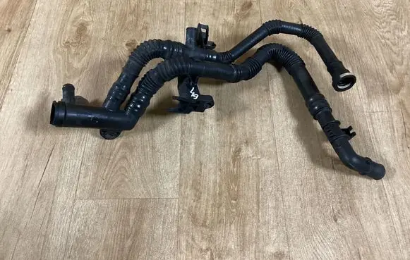 Engine coolant pipe/hose