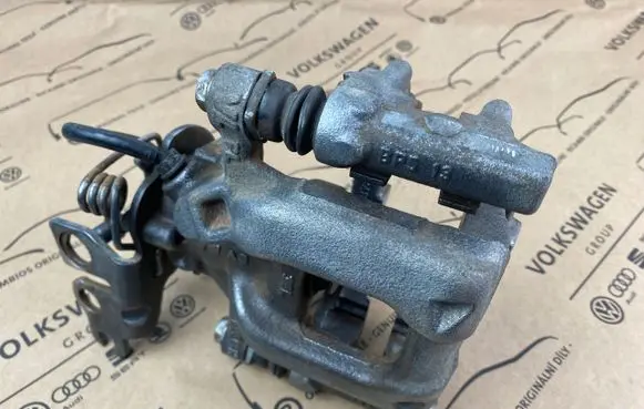 Volkswagen Golf VI Rear brake caliper W08470