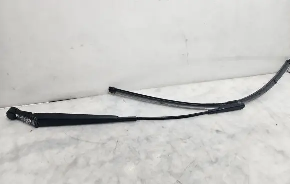 Opel Zafira B Front wiper blade arm 179065
