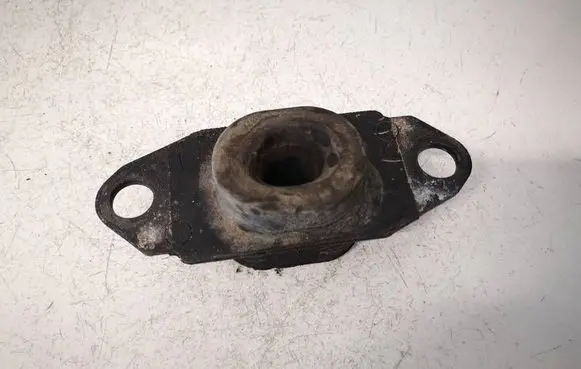 Nissan Juke I F15 Engine mount bracket