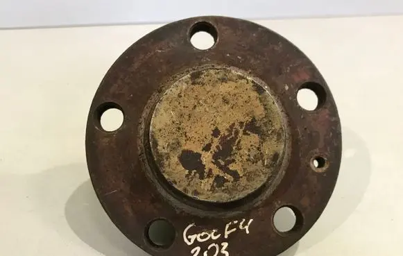 Rear wheel hub