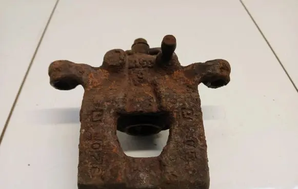 Nissan Qashqai Rear brake caliper