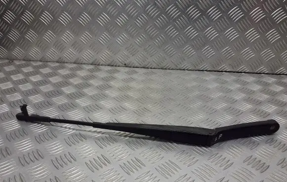 Skoda Octavia Mk2 (1Z) Front wiper blade arm