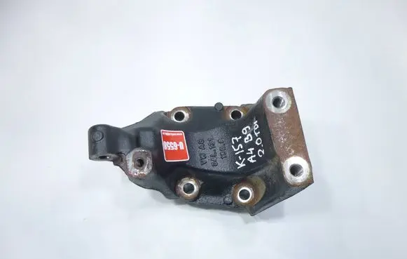 Engine mounting bracket