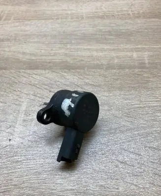 Peugeot 307 Fuel pressure regulator 0281002493 38922