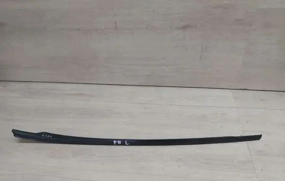 Toyota Prius (XW50) Rubber seal sliding door (on door) 75536-47020