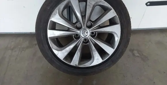 Toyota Auris E180 R17 alloy rim 