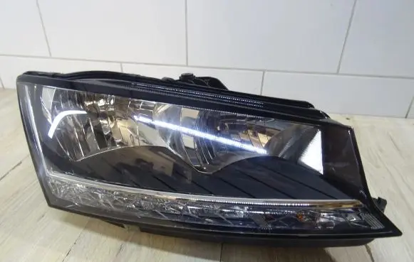 Skoda Fabia Mk3 (NJ) Headlight/headlamp 6V1941016D