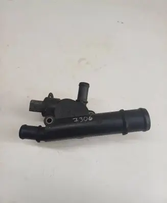 Volkswagen Touran I Engine coolant pipe/hose 038121132D