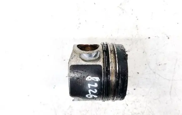 Volkswagen PASSAT B5.5 Piston 