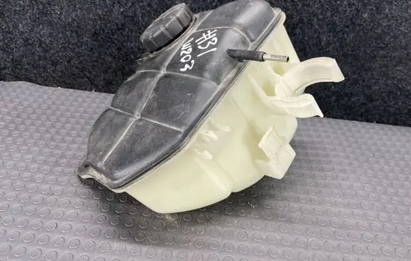Mercedes-Benz C W203 Coolant expansion tank/reservoir 2035000049