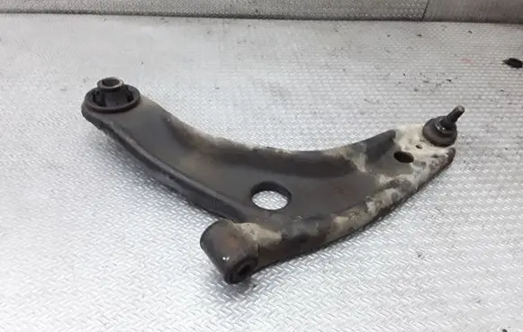 Toyota Yaris Front lower control arm/wishbone