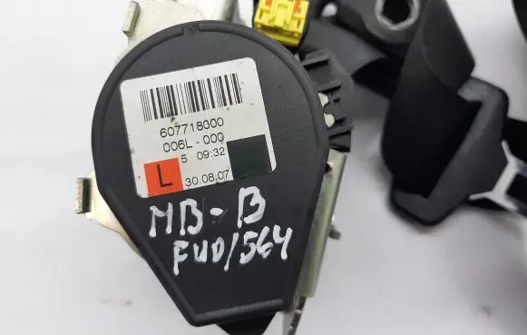 Mercedes-Benz B W245 Front seatbelt A1698608385 607718000