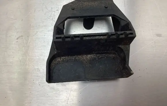 BMW 7 E38 Radiator mount bracket 17111737707