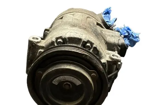 Volkswagen PASSAT B5.5 Air conditioning (A/C) compressor (pump) 8D0260808 4472208180