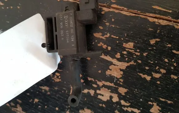 Volkswagen Golf IV Turbo solenoid valve 037906283A