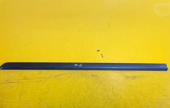 Volvo V50 Front door trim (molding) 39987037