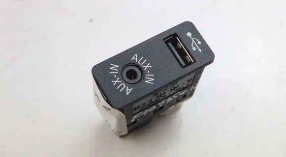 BMW 5 F10 F11 USB socket connector 9237654