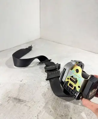Mercedes-Benz E W211 Front seatbelt 2118600285