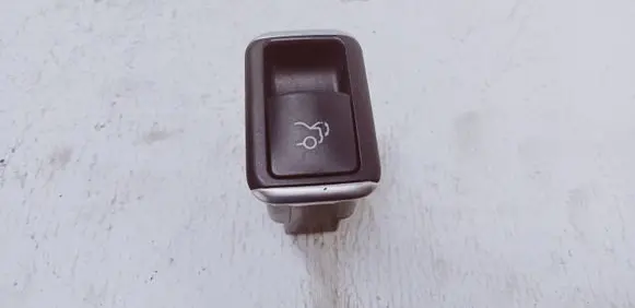 Mercedes-Benz E W212 Tailgate opening switch A2129059300