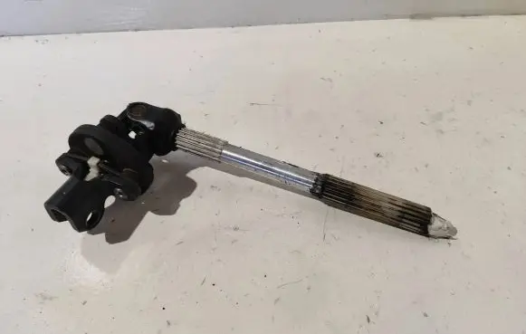 Volvo V70 Steering column universal joint 821056