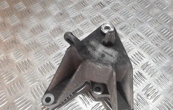 Opel Insignia A Engine mounting bracket 13228289