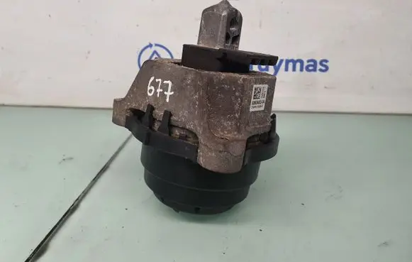 BMW 5 G30 G31 Engine mount bracket 6860482 22116860482