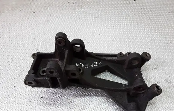 Citroen Xsara Picasso Generator/alternator bracket 