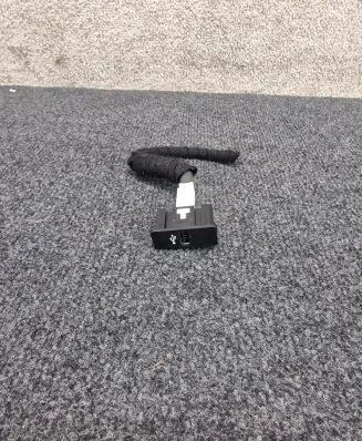 BMW 3 F30 F35 F31 USB socket connector 9230248