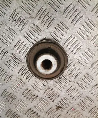 Land Rover Discovery 3 - LR3 Front wishbone bush 