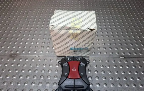 Fiat Doblo Hazard light switch 7354198660E 735419866