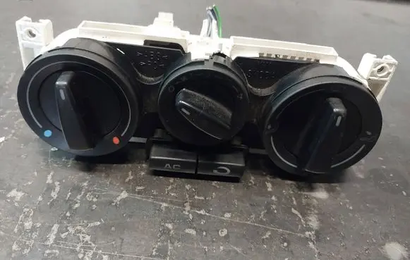 Volkswagen PASSAT B5 Climate control/heater control trim 1J0820045G