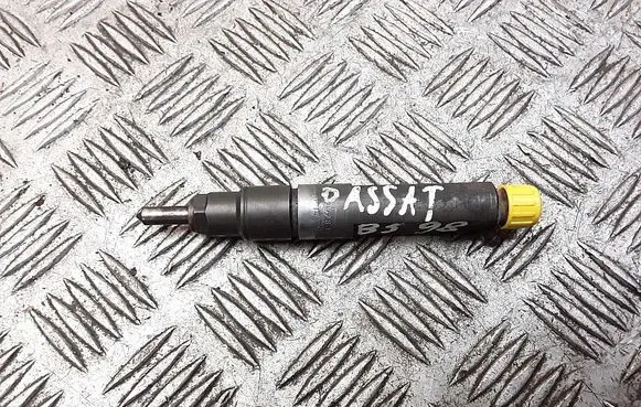 Volkswagen PASSAT B5 Fuel injector 028130201t
