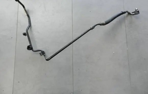 Gearbox oil cooler pipe/hose