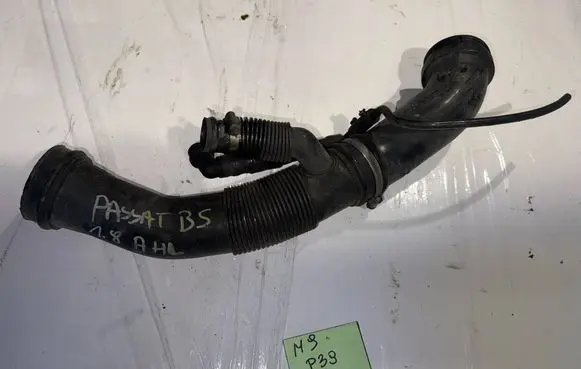 Volkswagen PASSAT B5 Coolant pipe/hose 