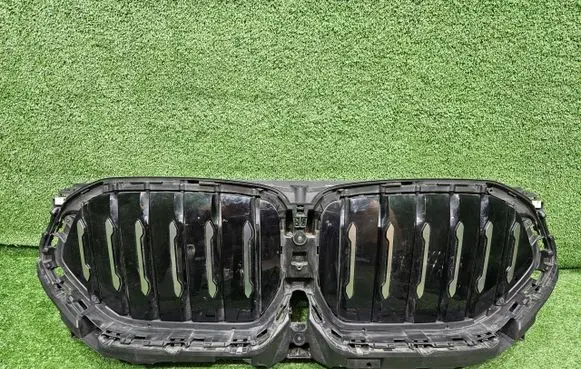 BMW X7 G07 Front bumper upper radiator grill 5113