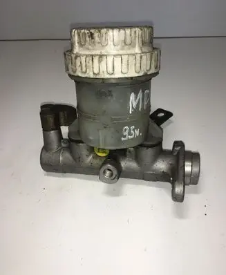 Mitsubishi Pajero Master brake cylinder