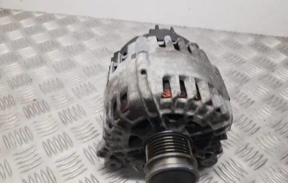 Volkswagen Golf VII Generator/alternator 04E903023K