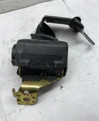 Middle seatbelt (rear)