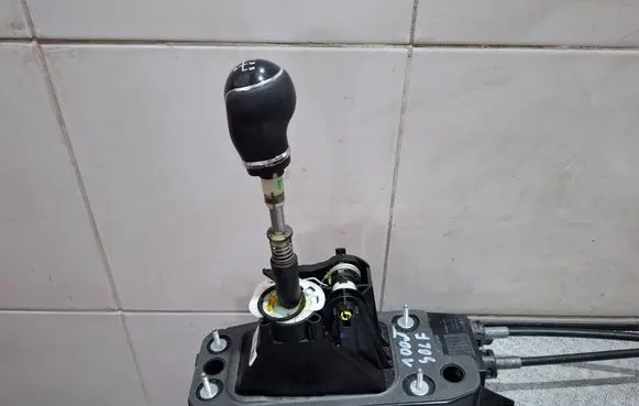 Volkswagen Golf VII Gear shifter/selector 5Q0711061E