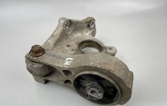 Peugeot 508 Engine mount bracket 9683029080