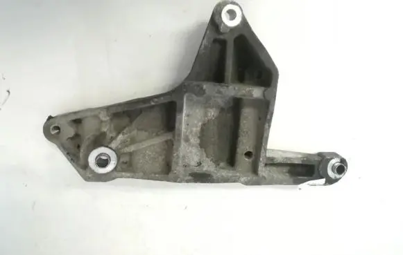 Ford Mondeo Mk III Engine mounting bracket 1S7E10239AA 1S7E-10239-AA