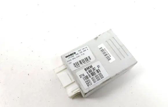 BMW X6 F16 Air suspension control unit module (rear) 6860387