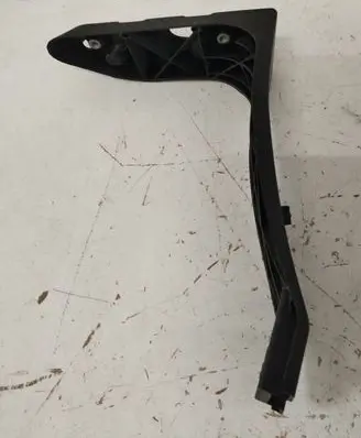 Audi A4 S4 B6 8E 8H Fender mounting bracket 8E0821137B
