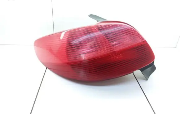 Peugeot 206 Rear/tail lights E27203 2531G